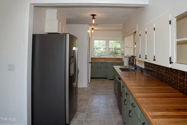 $383,000 | 475 Doc Hawkins Road, Greeneville, TN 37745