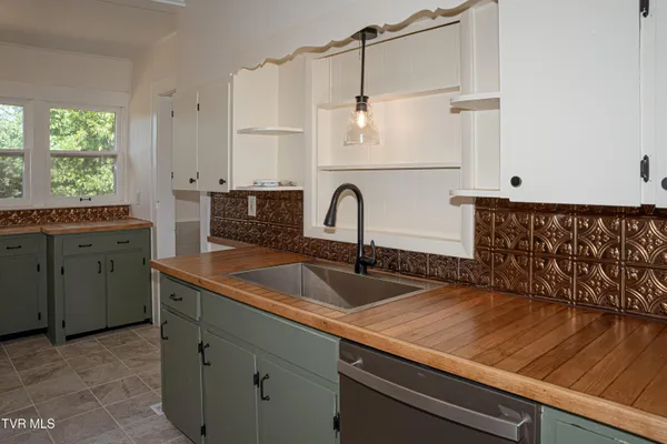 $383,000 | 475 Doc Hawkins Road, Greeneville, TN 37745