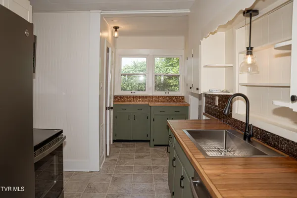 $383,000 | 475 Doc Hawkins Road, Greeneville, TN 37745