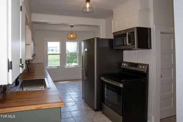 $383,000 | 475 Doc Hawkins Road, Greeneville, TN 37745