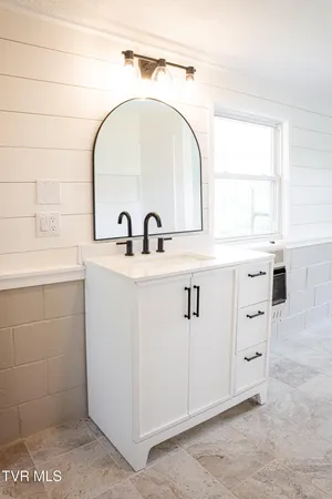 $383,000 | 475 Doc Hawkins Road, Greeneville, TN 37745