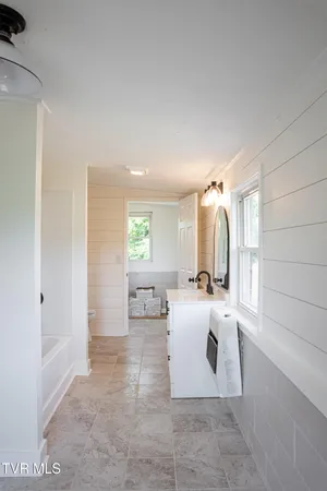 $383,000 | 475 Doc Hawkins Road, Greeneville, TN 37745