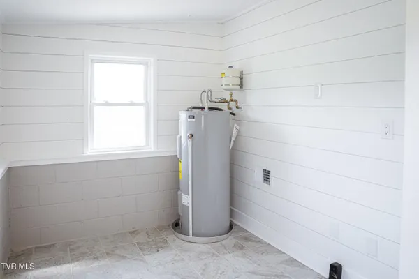 $383,000 | 475 Doc Hawkins Road, Greeneville, TN 37745