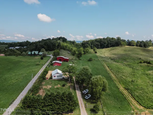 $383,000 | 475 Doc Hawkins Road, Greeneville, TN 37745