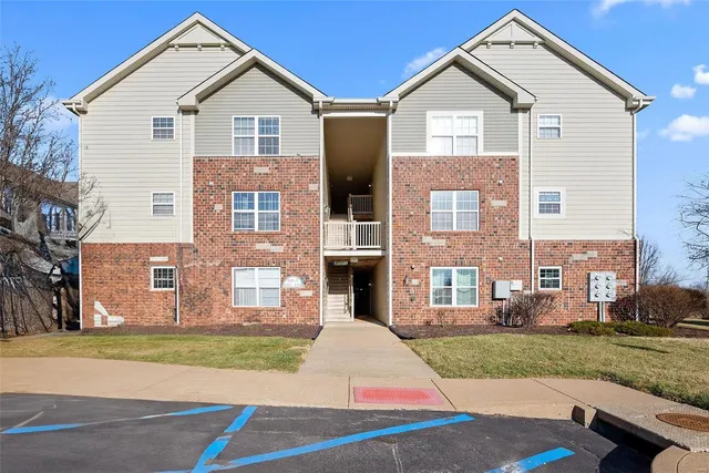 $195,000 | 1324 Piedmont Circle, St. Charles, MO 63304