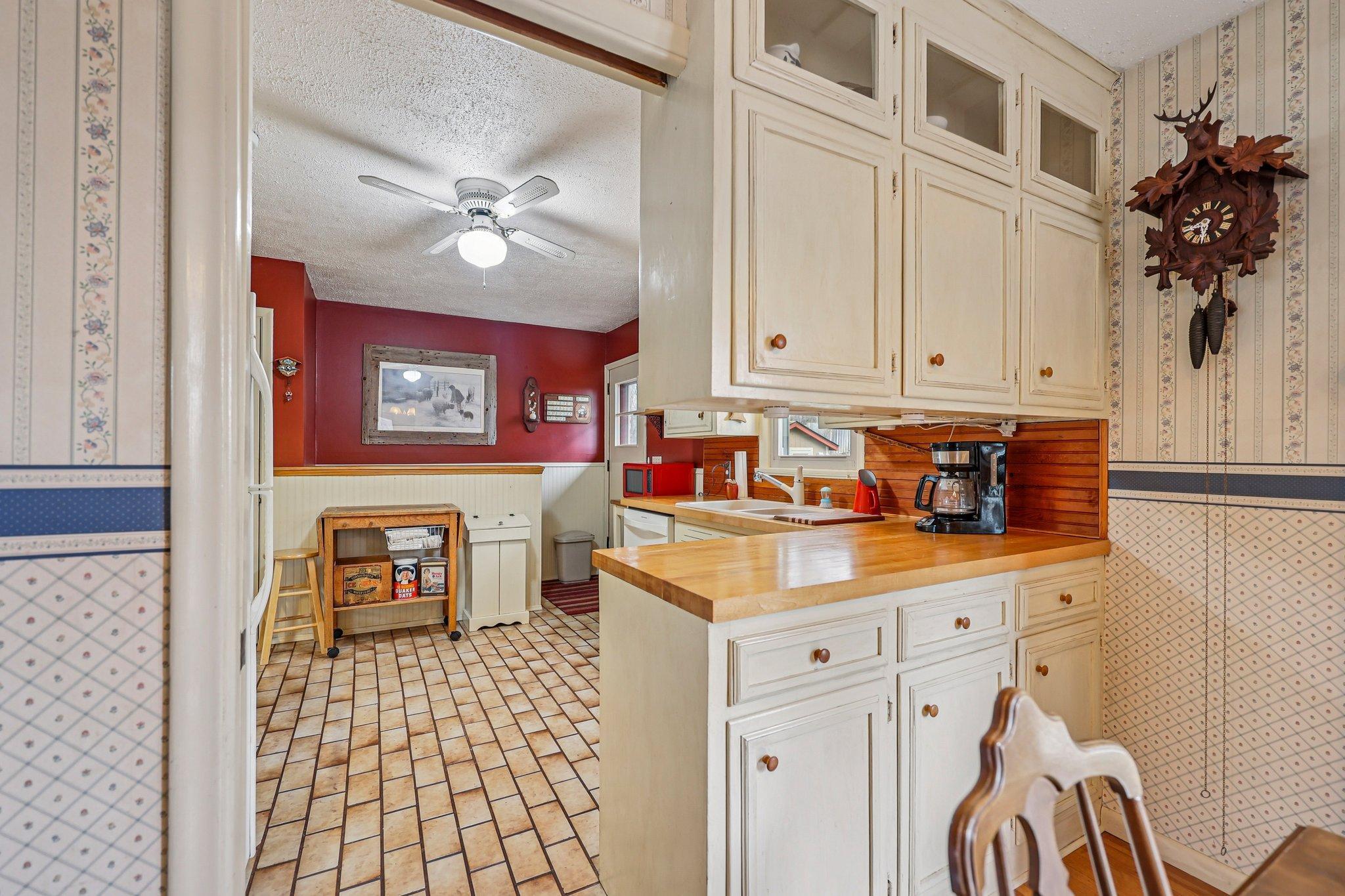 2639 Cedar Crest Road East Minnetonka, MN 55305 - Photo 15 of 48