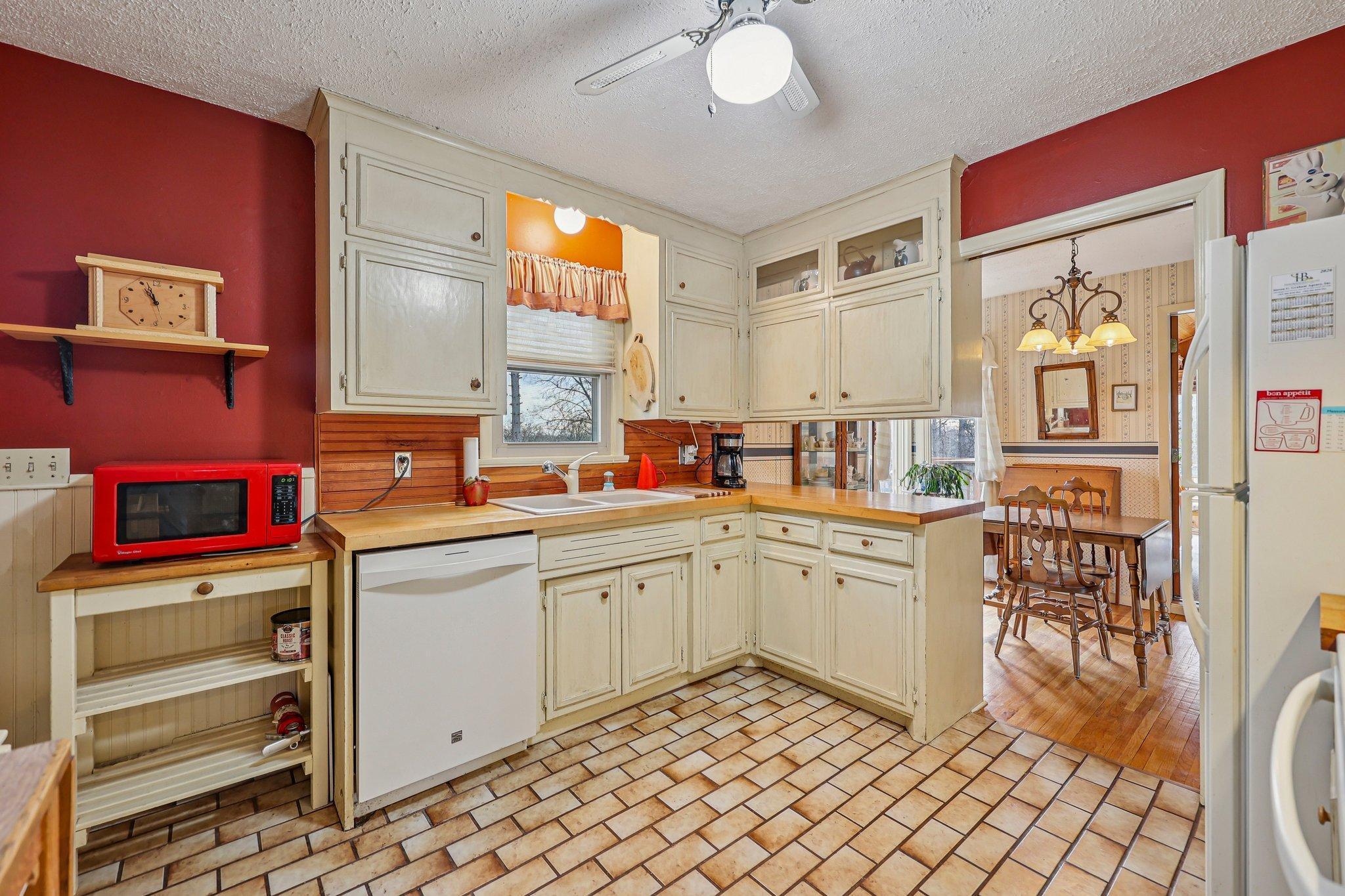 2639 Cedar Crest Road East Minnetonka, MN 55305 - Photo 16 of 48