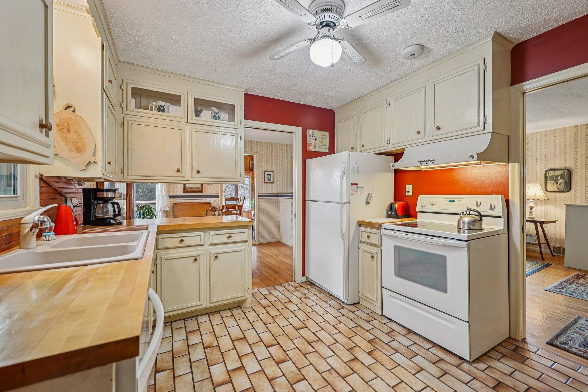 2639 Cedar Crest Road East Minnetonka, MN 55305 - Photo 17 of 48