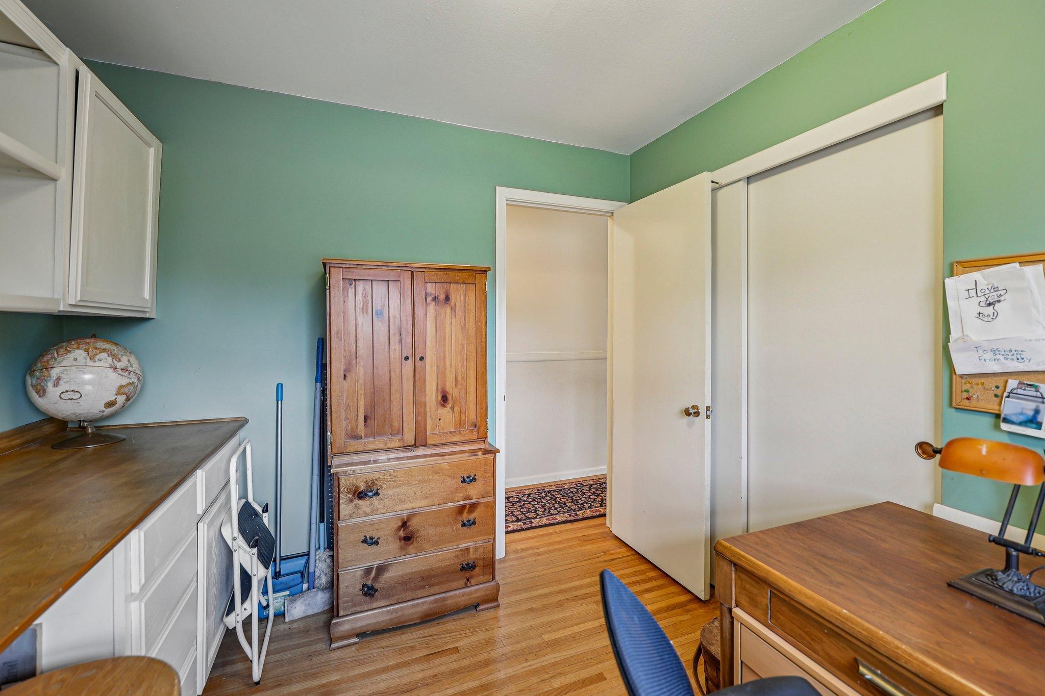 2639 Cedar Crest Road East Minnetonka, MN 55305 - Photo 21 of 48