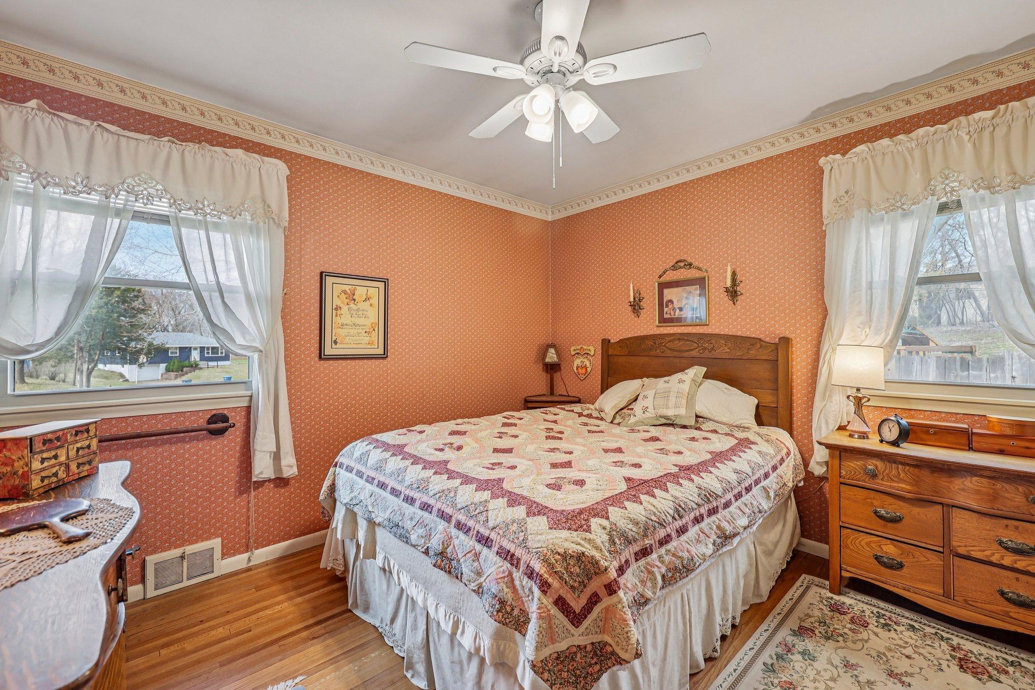 2639 Cedar Crest Road East Minnetonka, MN 55305 - Photo 24 of 48