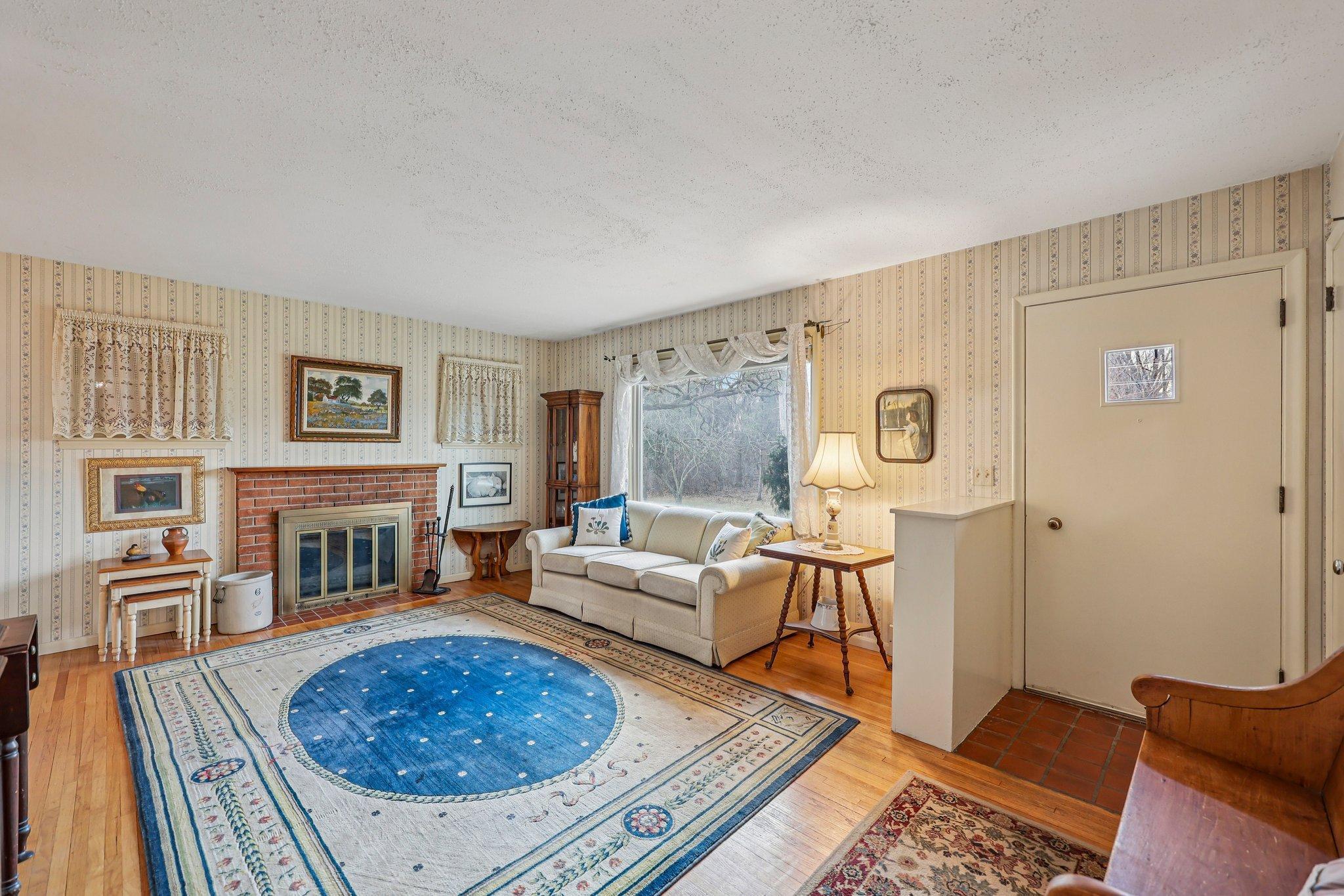 2639 Cedar Crest Road East Minnetonka, MN 55305 - Photo 5 of 48