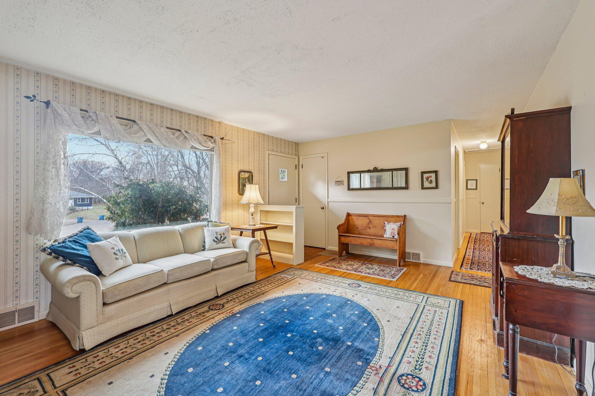 2639 Cedar Crest Road East Minnetonka, MN 55305 - Photo 6 of 48