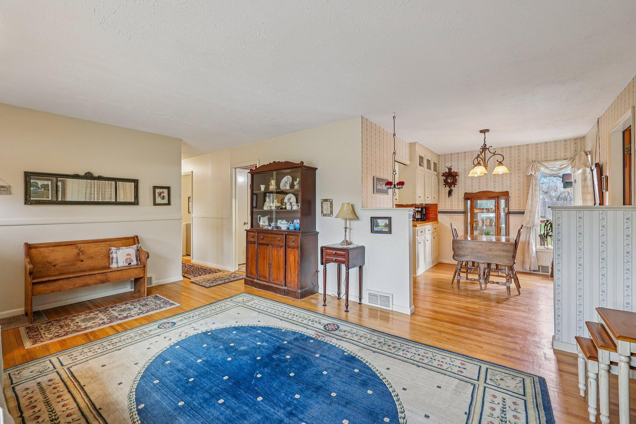 2639 Cedar Crest Road East Minnetonka, MN 55305 - Photo 7 of 48