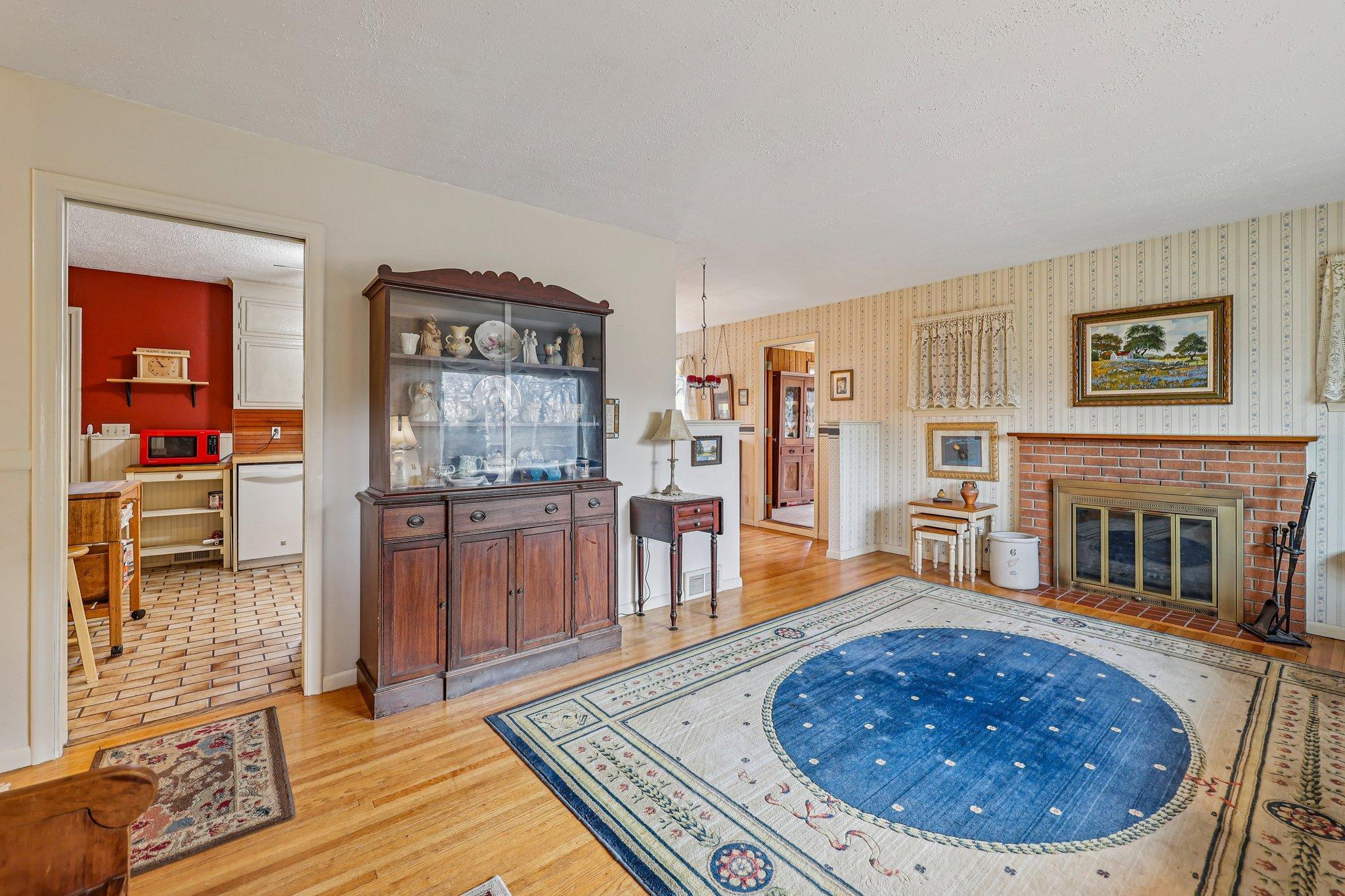 2639 Cedar Crest Road East Minnetonka, MN 55305 - Photo 8 of 48