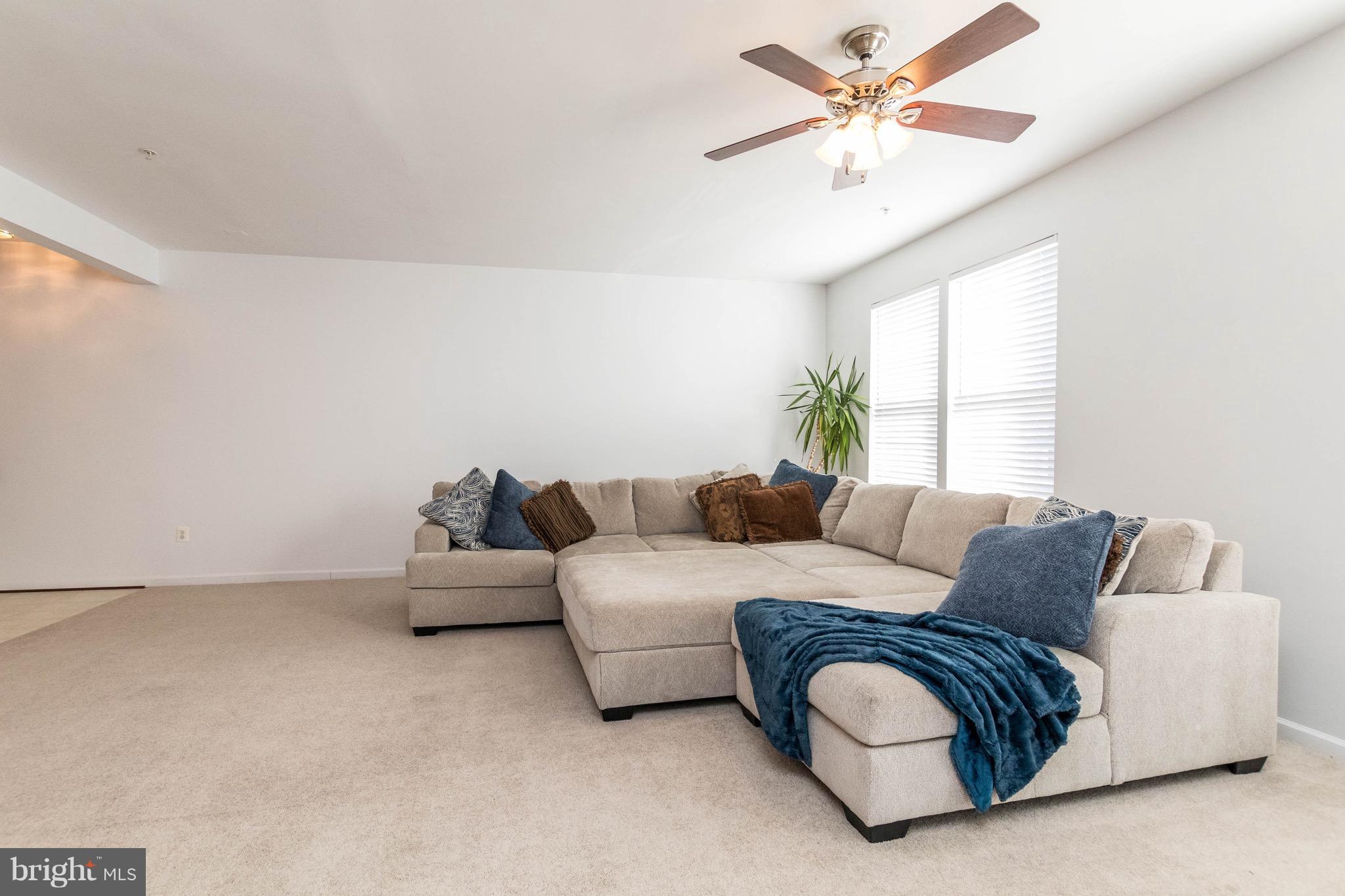 7108 Silverleaf Oak Road, Unit 171 Elkridge, MD 21075 - Photo 7 of 30 Living Room