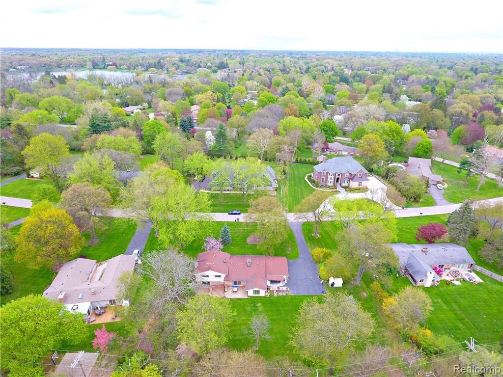 5940 Burnham Road Bloomfield Hills, MI 48301 - Photo 7 of 27