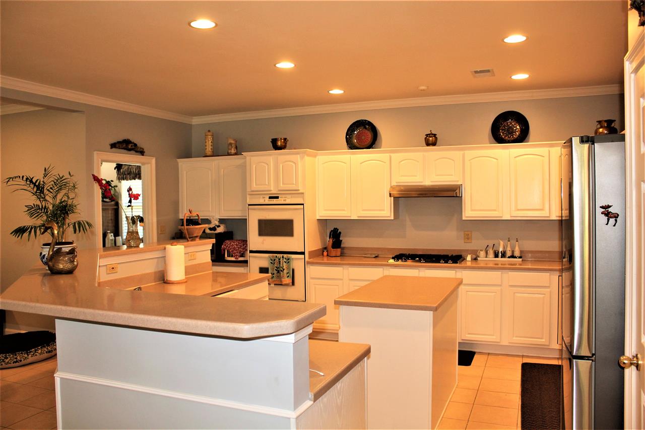 355 Forest Hill-Irene Road Memphis, TN 38018 - Photo 6 of 25 a kitchen with stainless steel appliances granite countertop a sink and cabinets