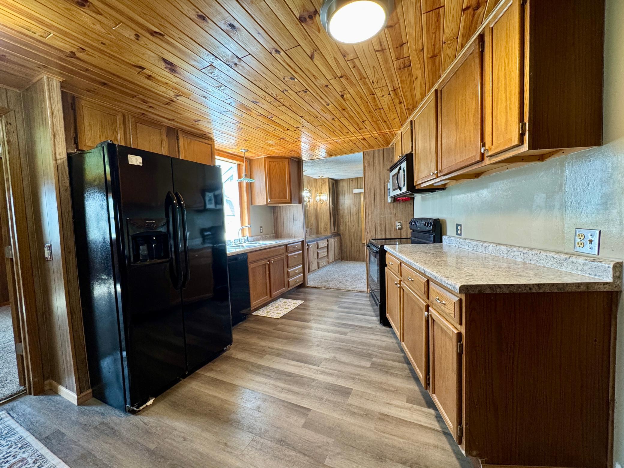 502 3rd Street Northeast Roseau, MN 56751 - Photo 2 of 21