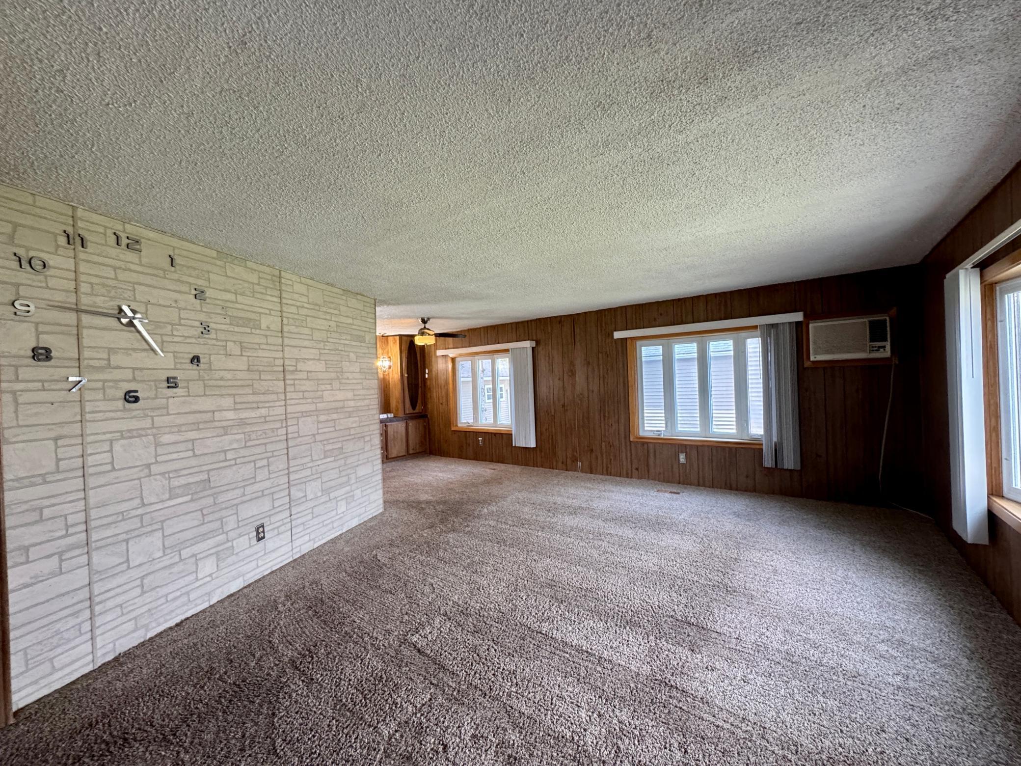 502 3rd Street Northeast Roseau, MN 56751 - Photo 4 of 21