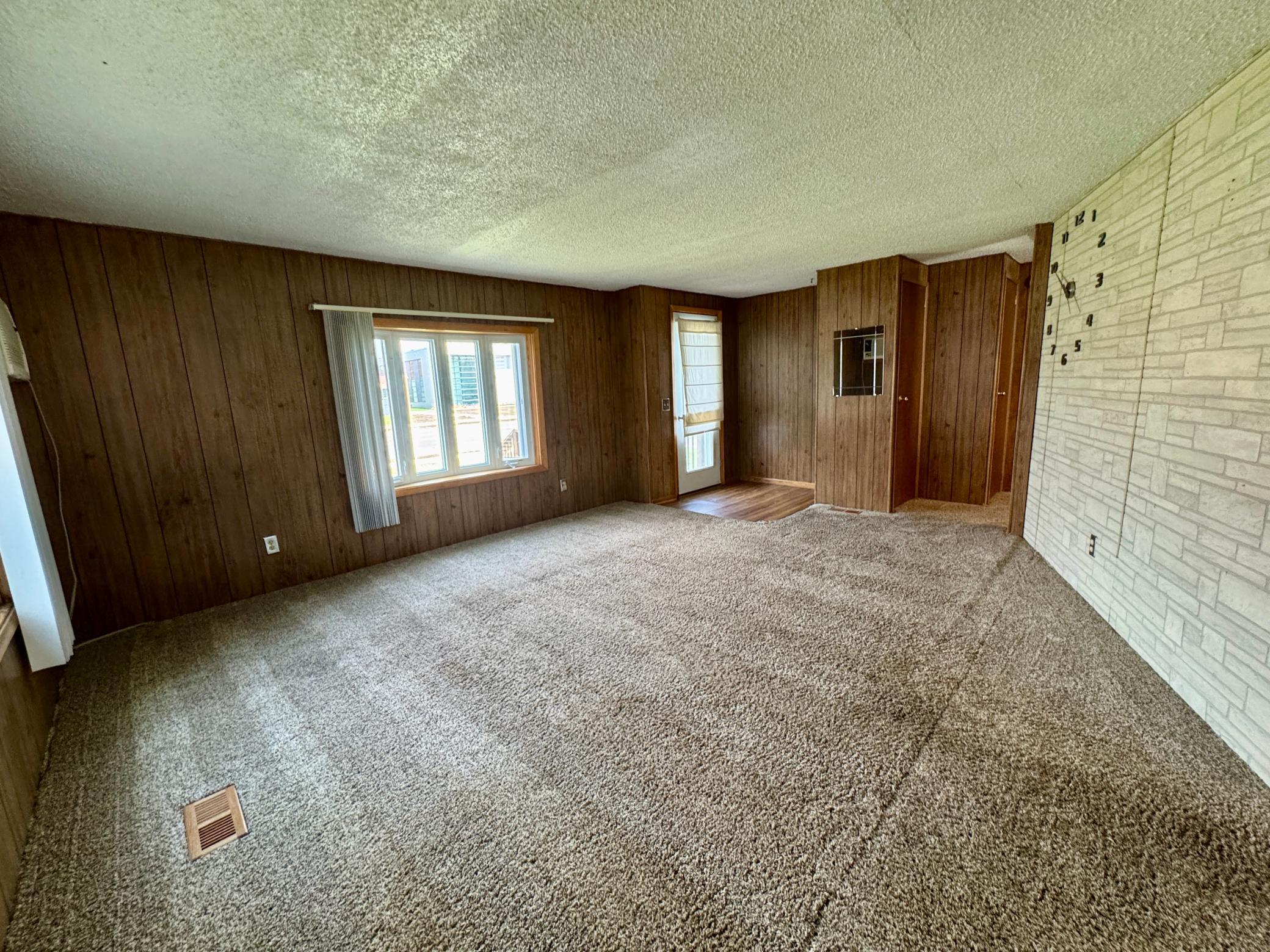 502 3rd Street Northeast Roseau, MN 56751 - Photo 5 of 21