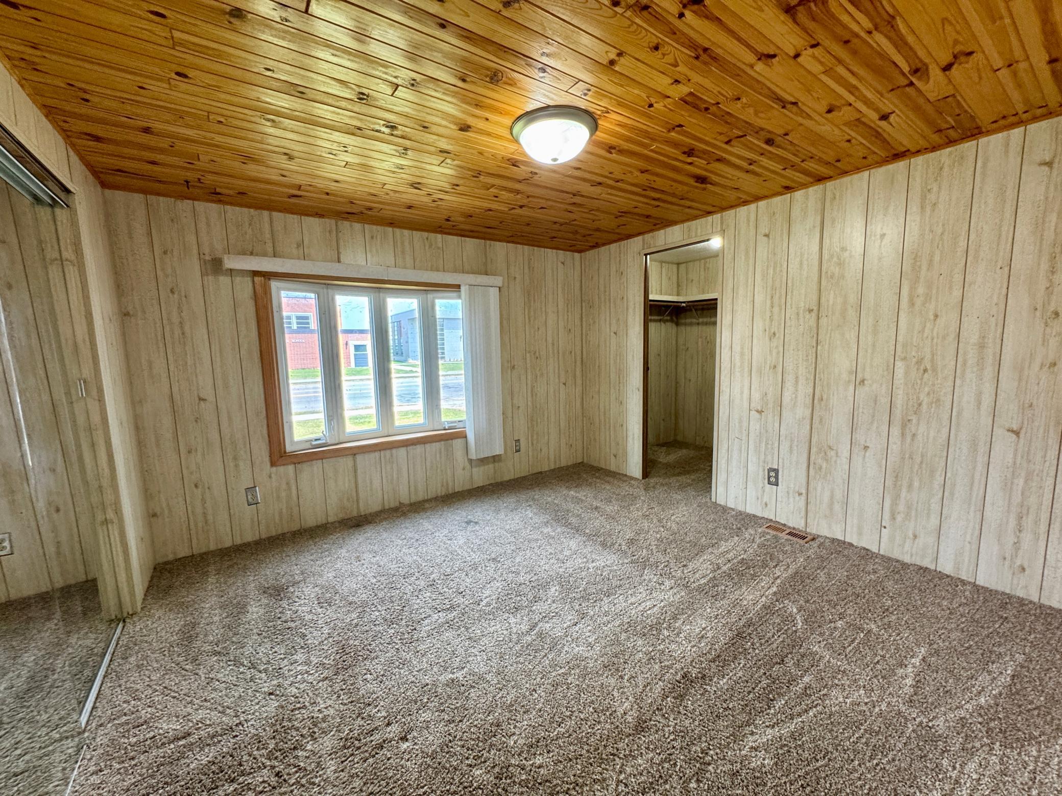 502 3rd Street Northeast Roseau, MN 56751 - Photo 9 of 21