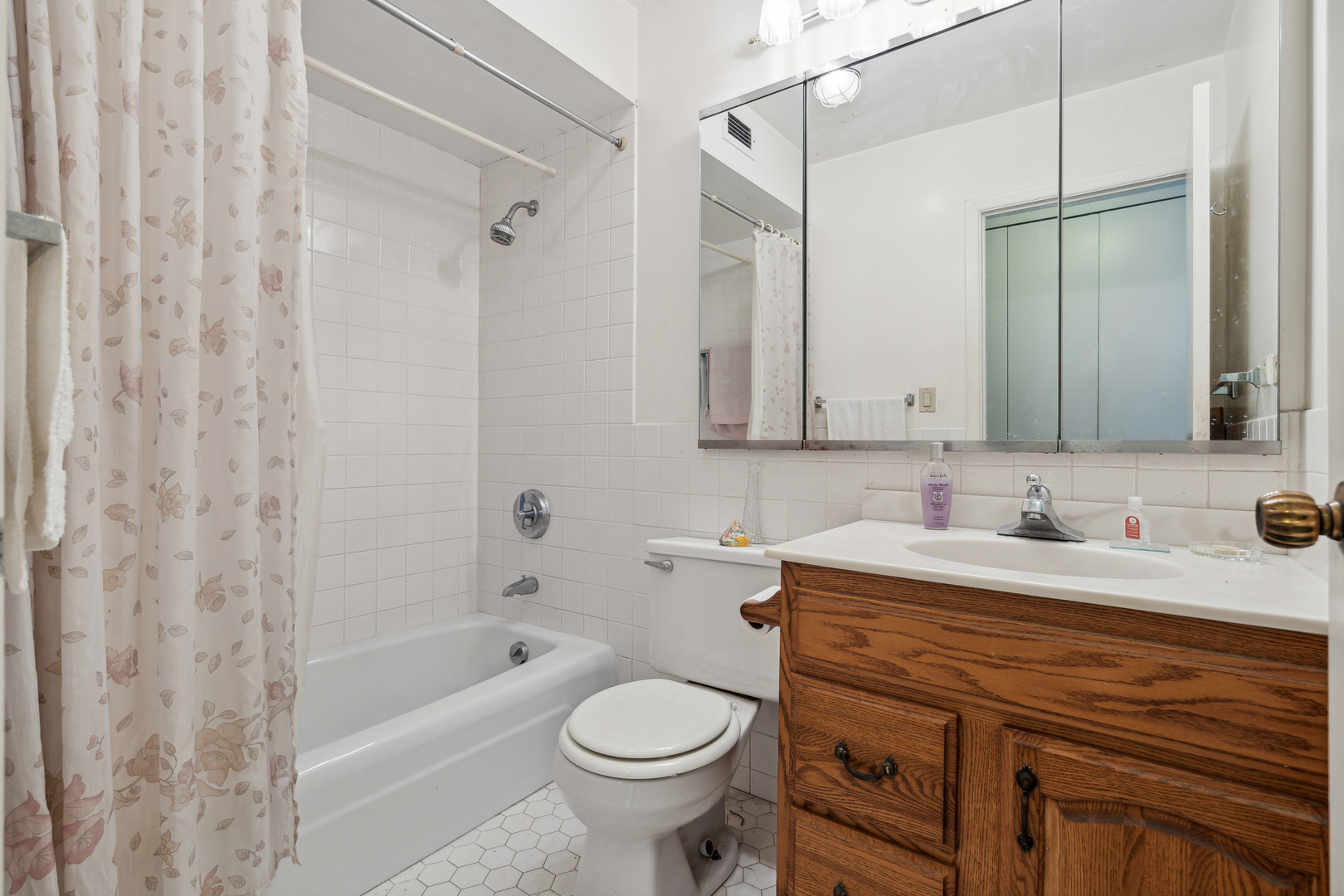 5901 North Sheridan Road, Unit 6B Chicago, IL 60660 - Photo 22 of 29 Gallery Image 22