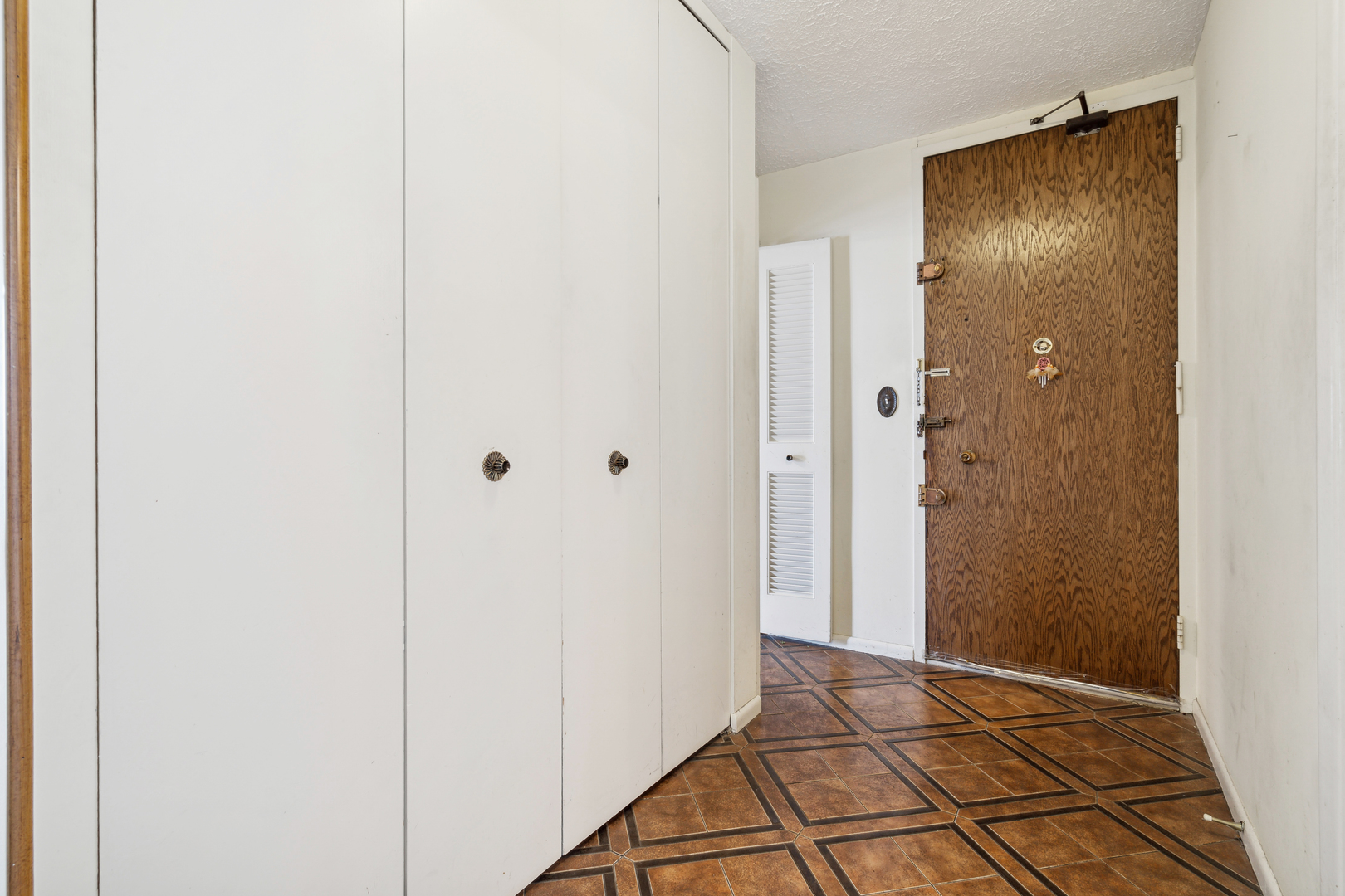 5901 North Sheridan Road, Unit 6B Chicago, IL 60660 - Photo 10 of 29 Gallery Image 10