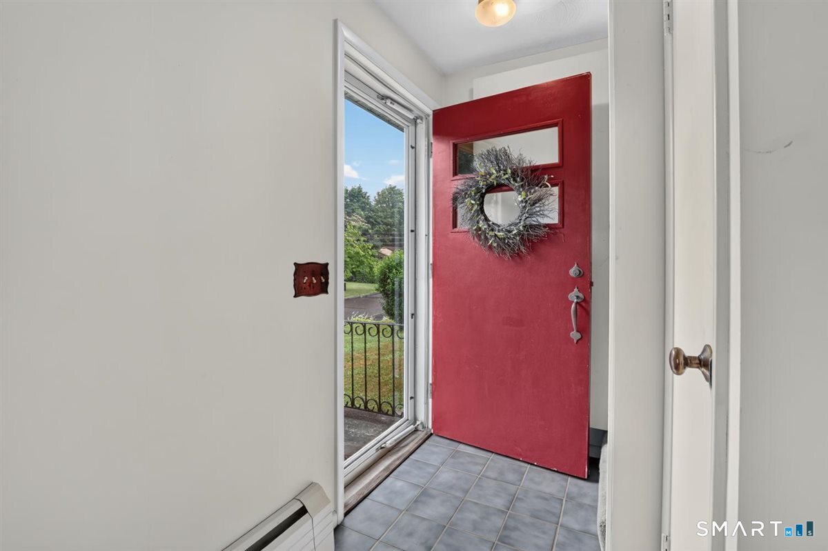 26 Russell Road Meriden, CT 06450 - Photo 3 of 36