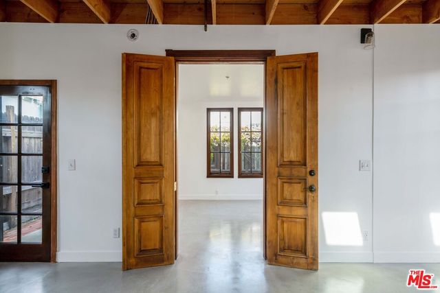 a view of an entryway of the house