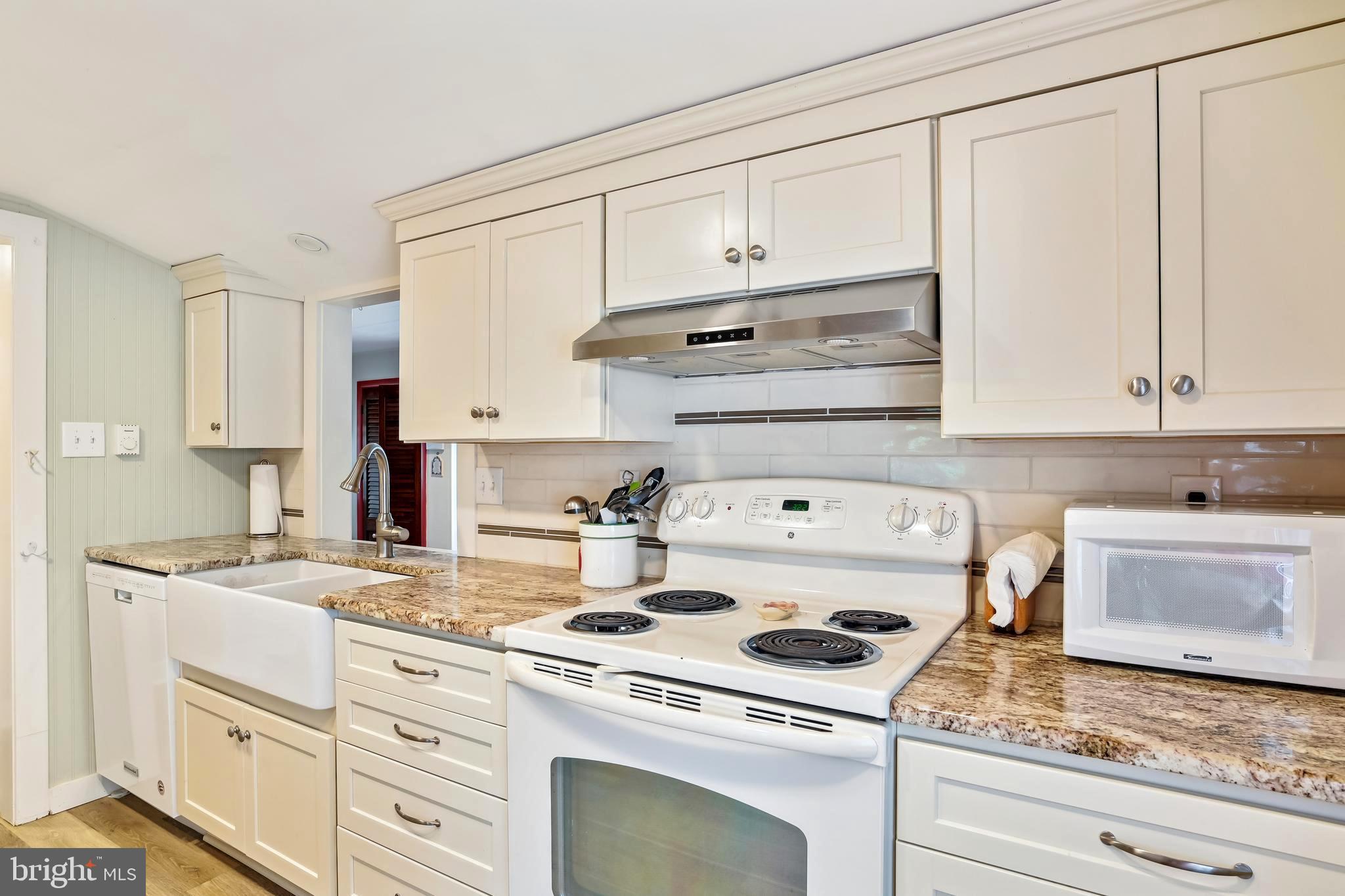 4475 Muddy Creek Road Harwood, MD 20776 - Photo 22 of 59 Crisp White Cabinetry & Appliances