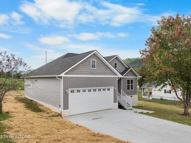 $348,500 | 118 West Drive, La Follette, TN 37766