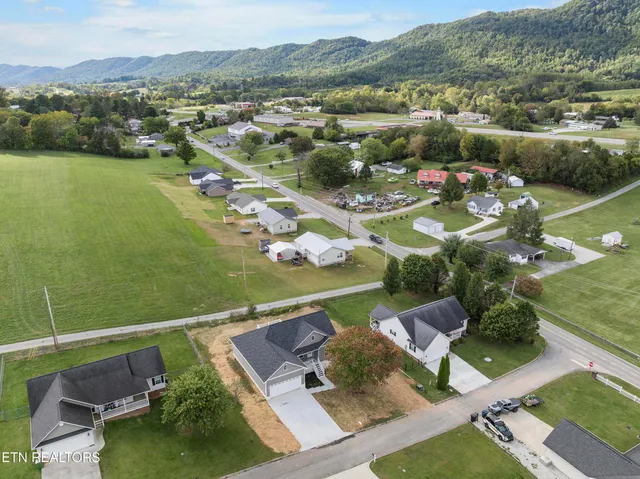 $348,500 | 118 West Drive, La Follette, TN 37766