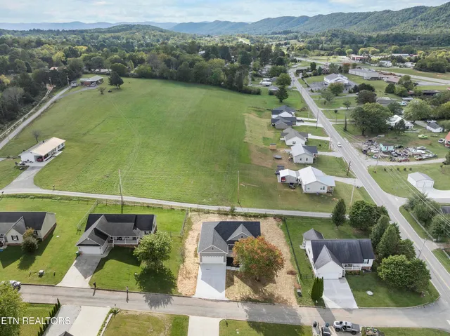 $348,500 | 118 West Drive, La Follette, TN 37766