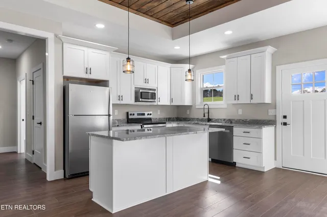 $348,500 | 118 West Drive, La Follette, TN 37766