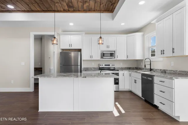 $348,500 | 118 West Drive, La Follette, TN 37766