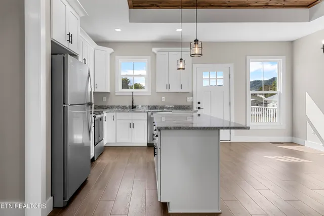 $348,500 | 118 West Drive, La Follette, TN 37766