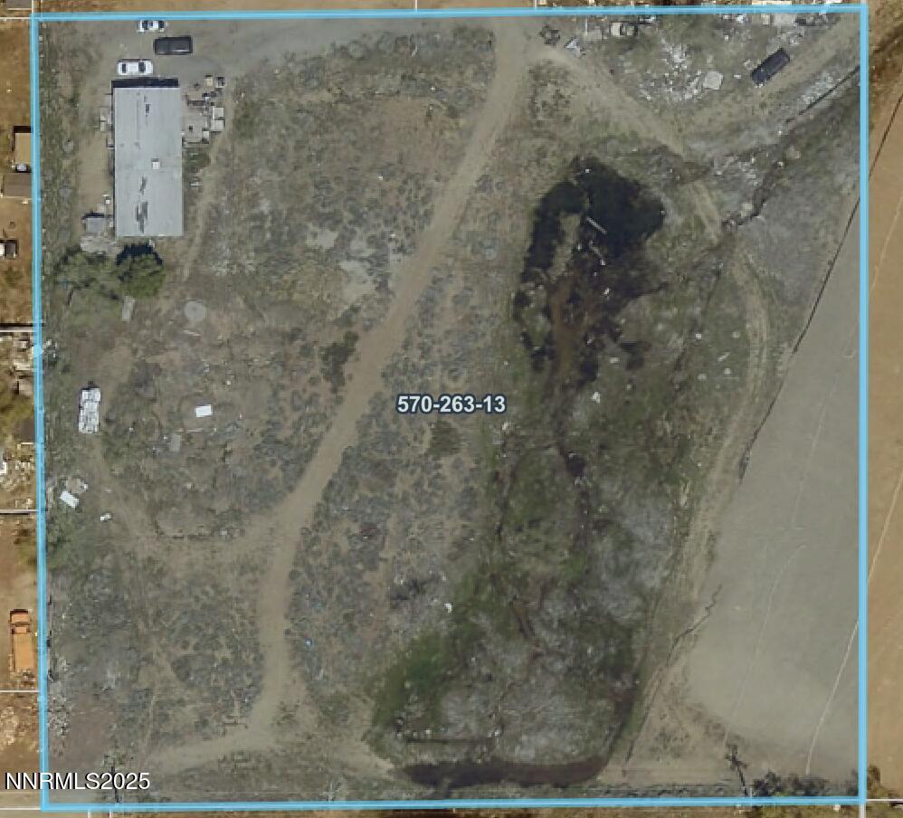 230 Medgar Avenue Reno, NV 89506 - Photo 2 of 43 a bathroom with a shower