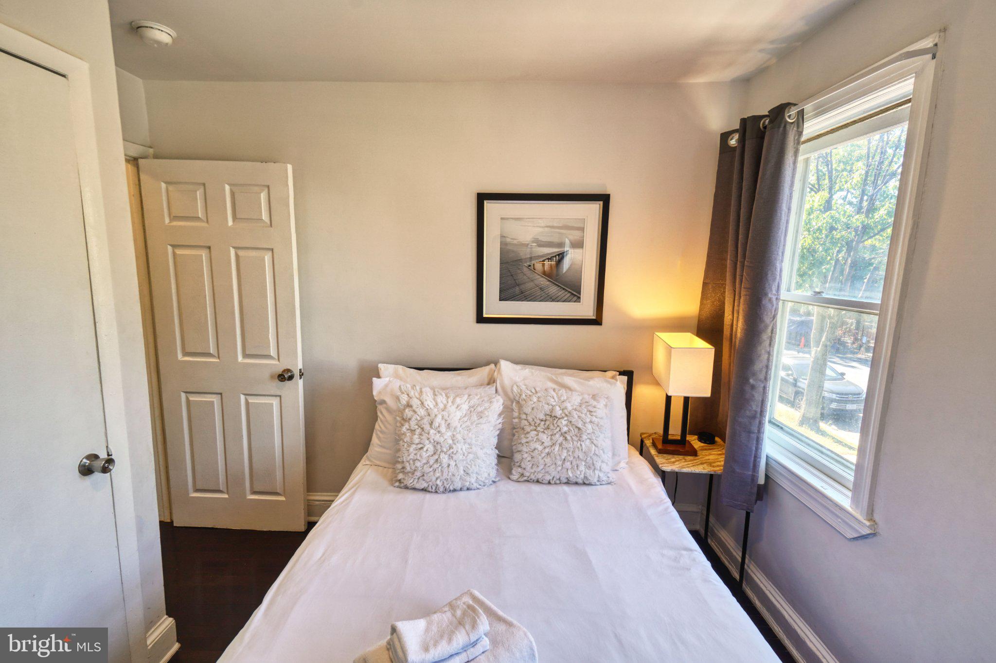 935 8th Street Northeast Washington, DC 20002 - Photo 14 of 19 Cozy retreat with natural light.