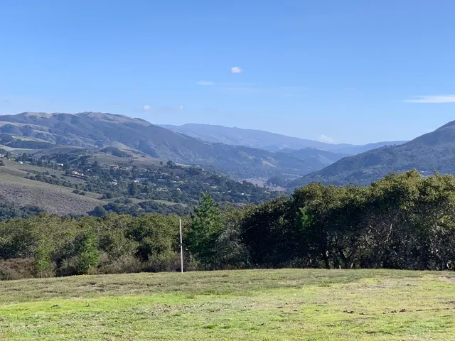 a view of a backyard with mountain