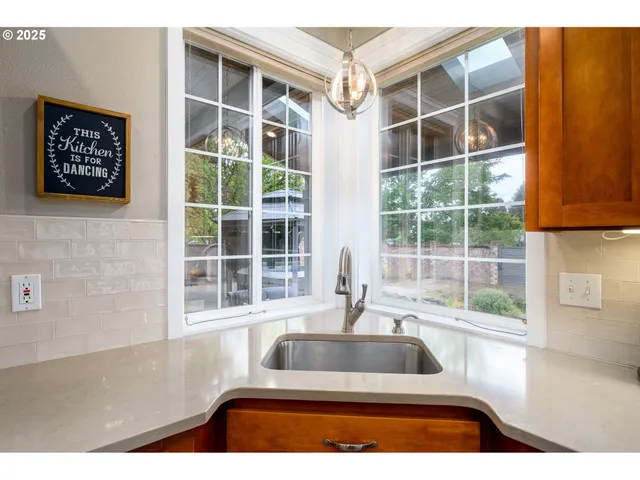 $899,000 | 2351 Northwest Pinehurst Drive, McMinnville, OR 97128