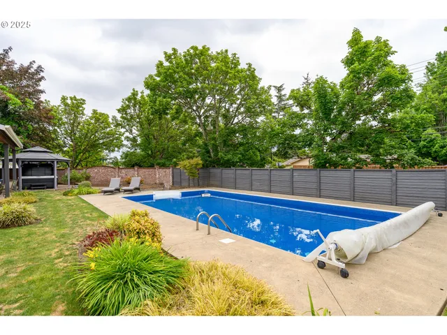 $899,000 | 2351 Northwest Pinehurst Drive, McMinnville, OR 97128