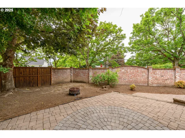 $899,000 | 2351 Northwest Pinehurst Drive, McMinnville, OR 97128