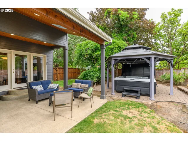 $899,000 | 2351 Northwest Pinehurst Drive, McMinnville, OR 97128