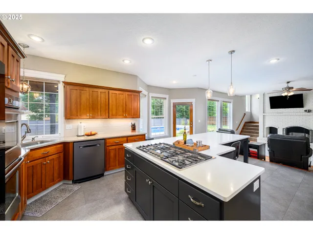 $899,000 | 2351 Northwest Pinehurst Drive, McMinnville, OR 97128