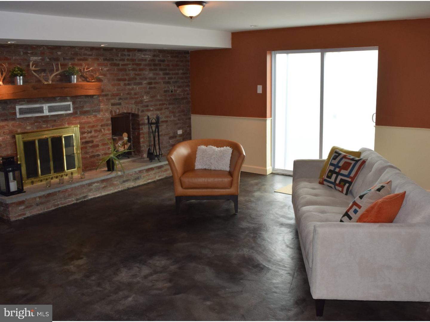 7925 Calvert Street Philadelphia, PA 19152 - Photo 3 of 22 Gallery Image 3