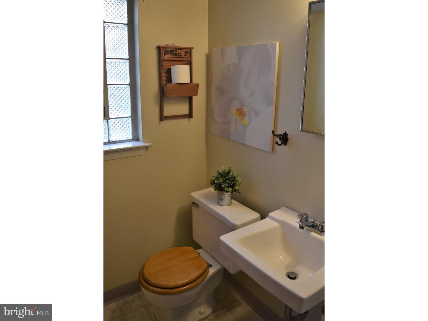 7925 Calvert Street Philadelphia, PA 19152 - Photo 4 of 22 Gallery Image 4