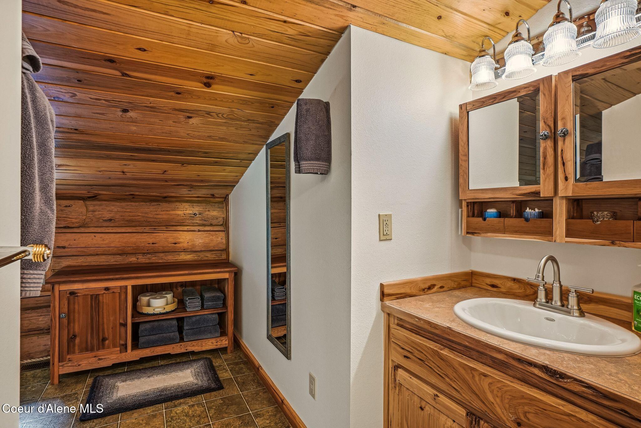 7569 Upper Pack River Road Sandpoint, ID 83864 - Photo 28 of 88 Inside-Media-UpperPack-28
