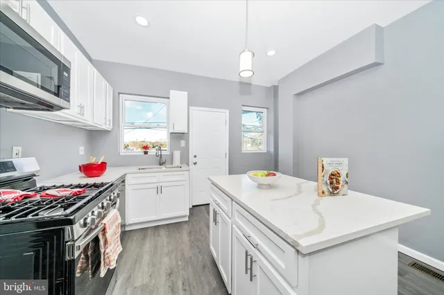 a kitchen that has a lot of cabinets in it