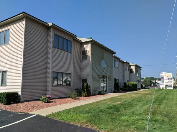 $1,950 | 293 Cowesett Avenue, Unit 2, West Warwick, RI 02893