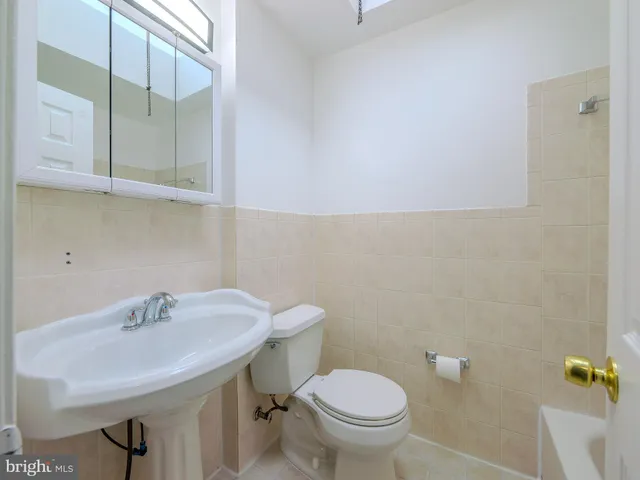 $180,000 | 325 White Avenue, Linwood, PA 19061